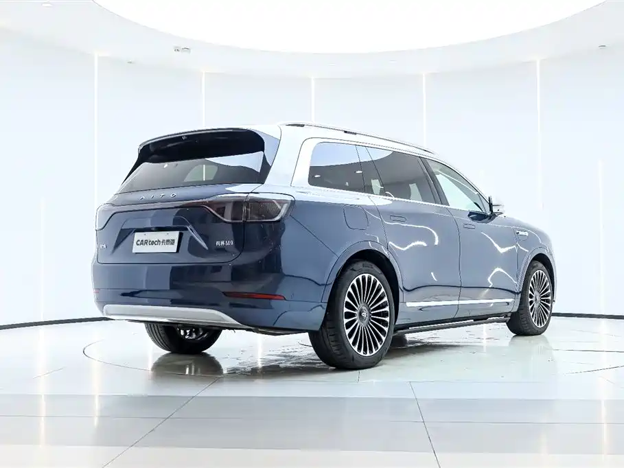 AITO Ask the world M9