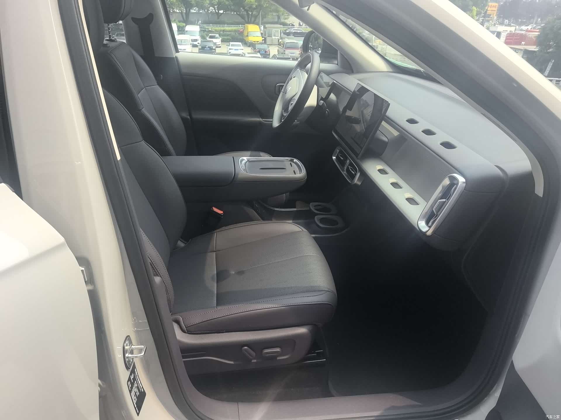 Leapmotor B10, 2025 12