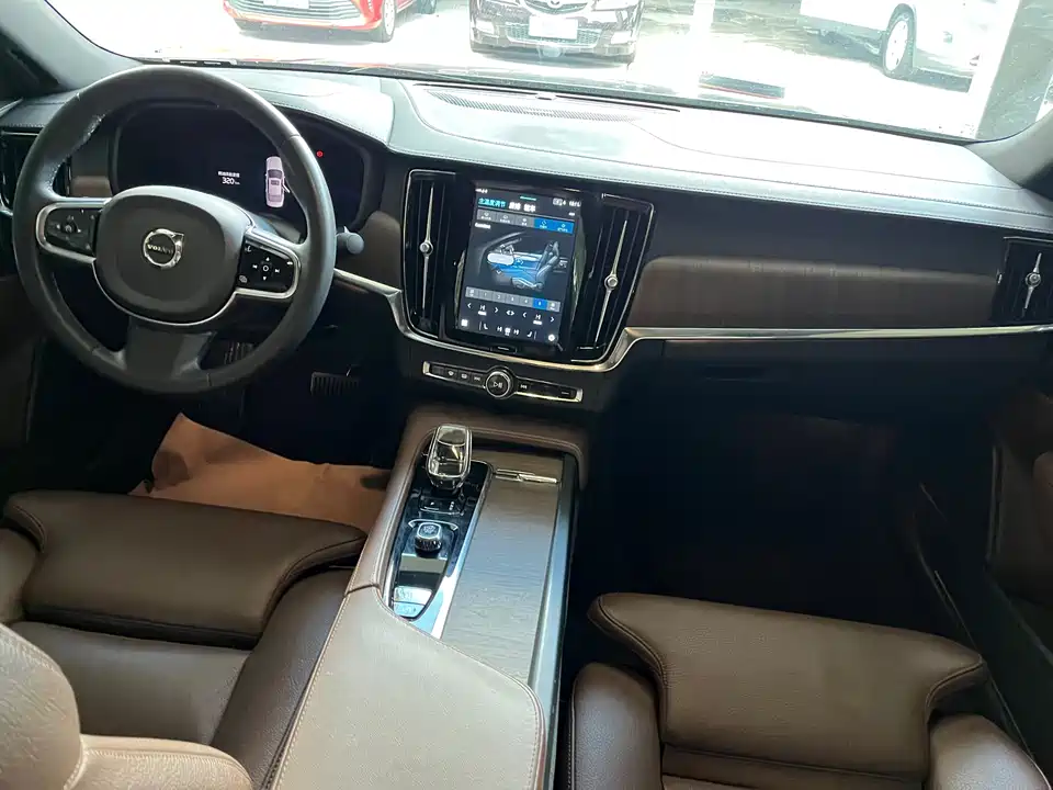 Volvo S90