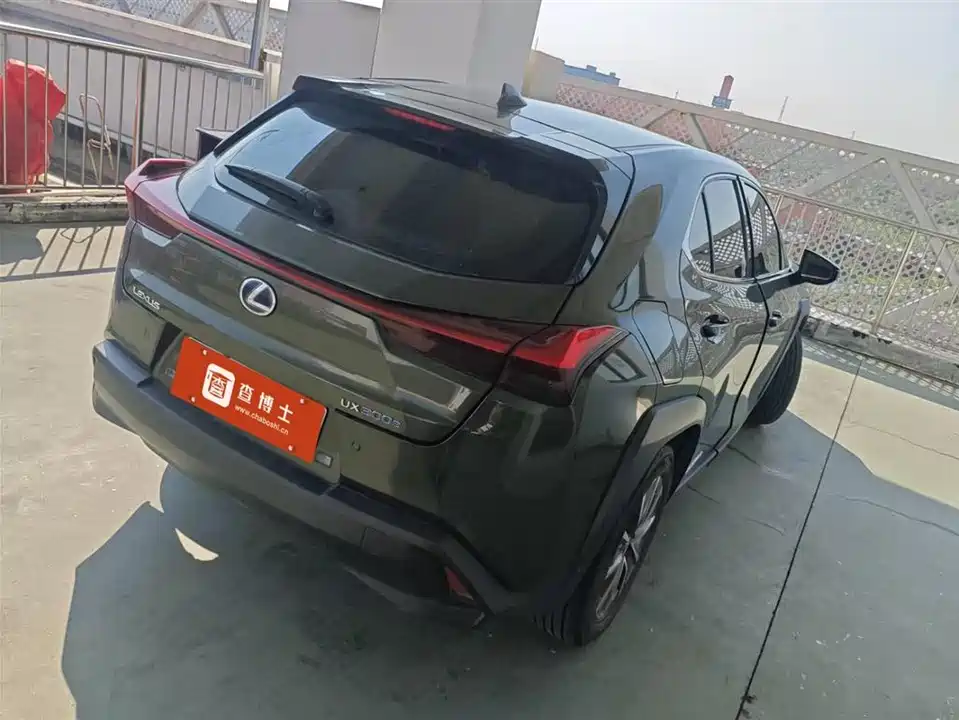 Lexus UX