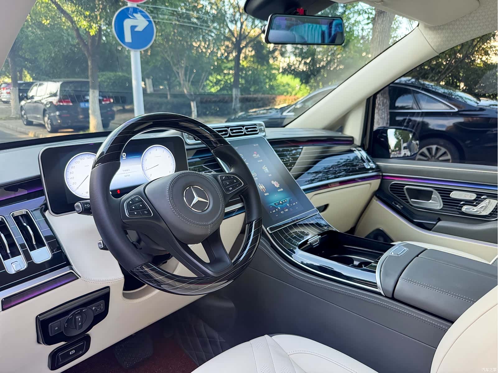 Mercedes-Benz 7, 2023 все фото