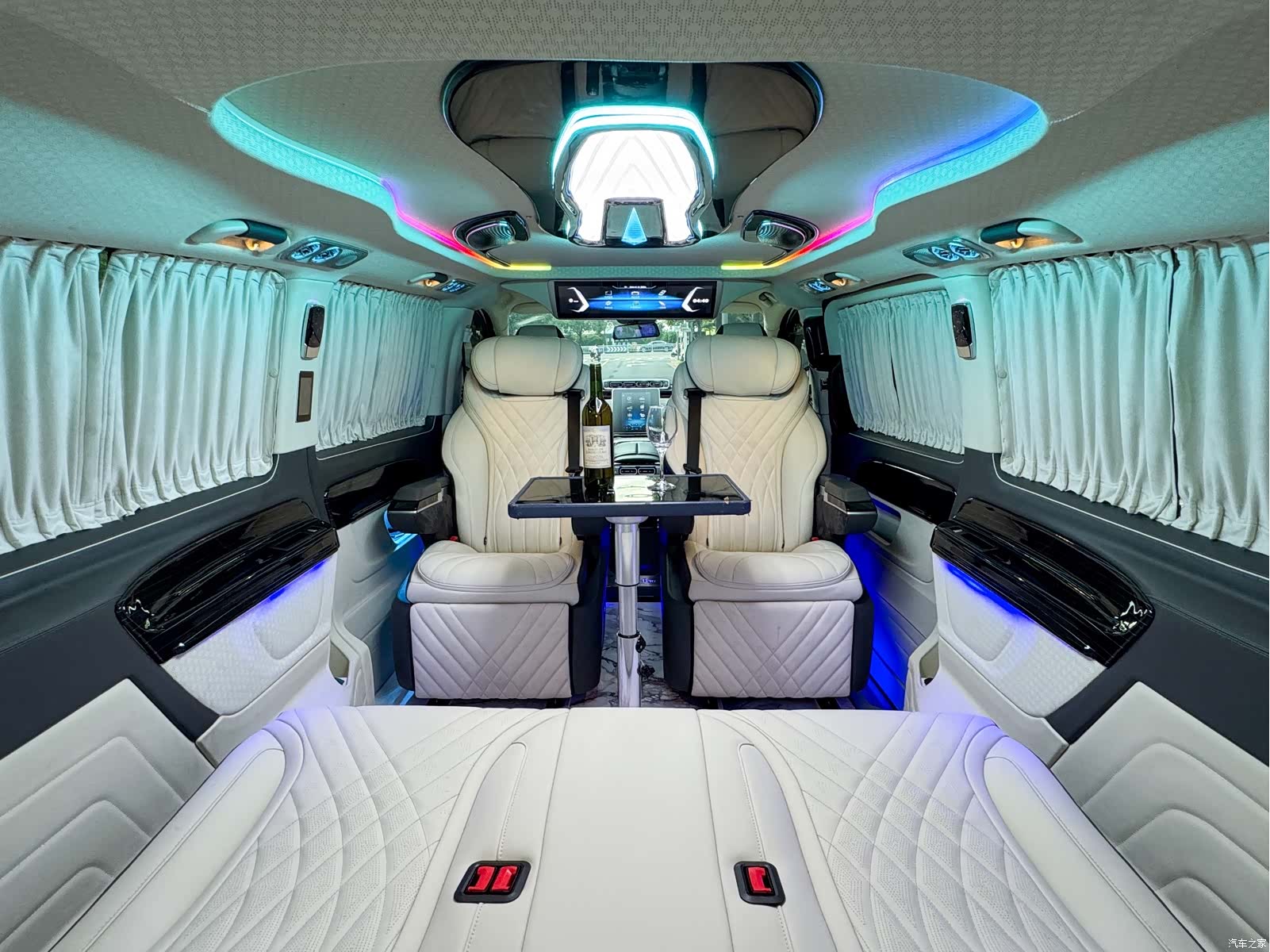 Mercedes-Benz 7, 2023 22