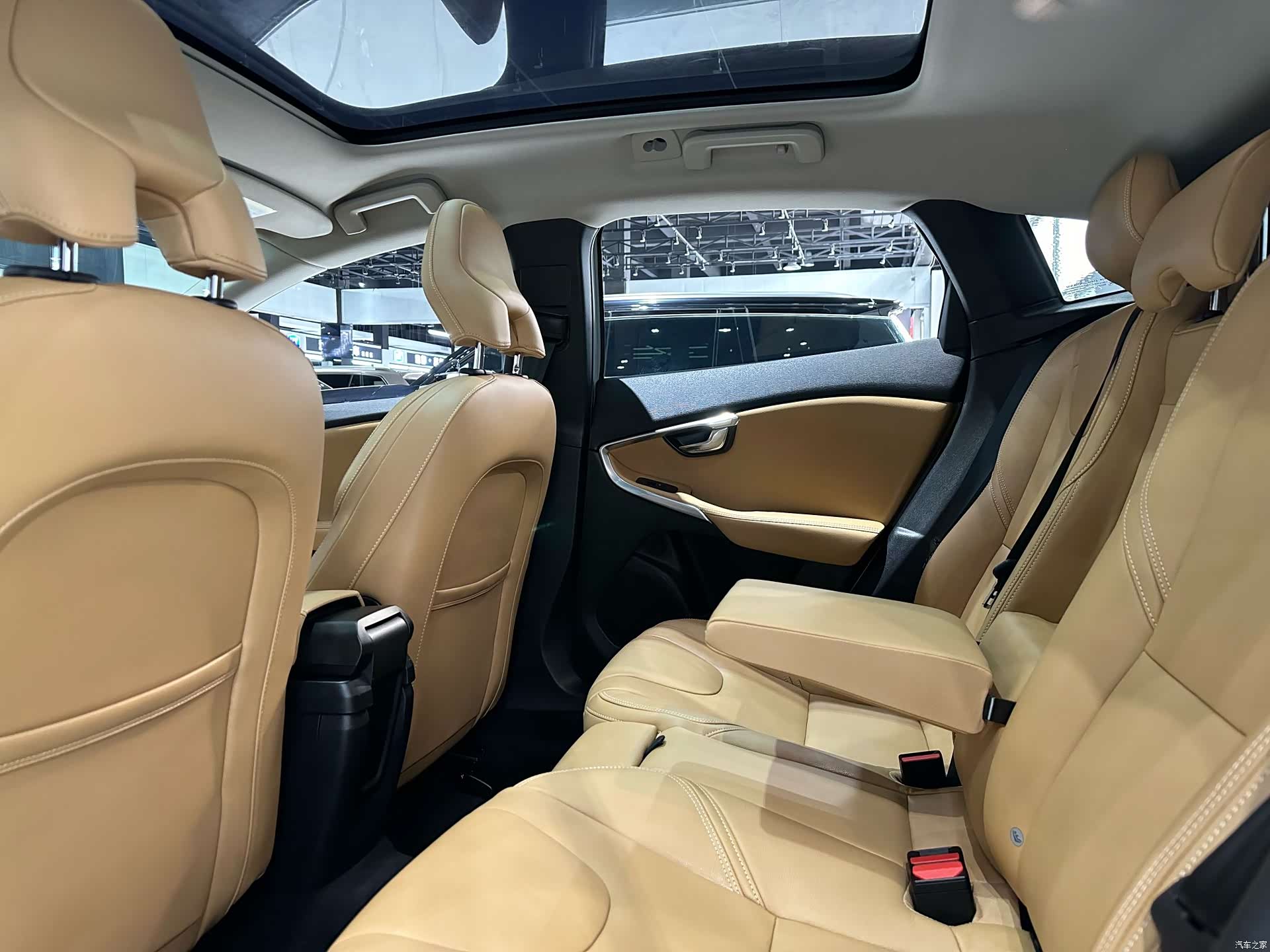 Volvo V40, 2018 13