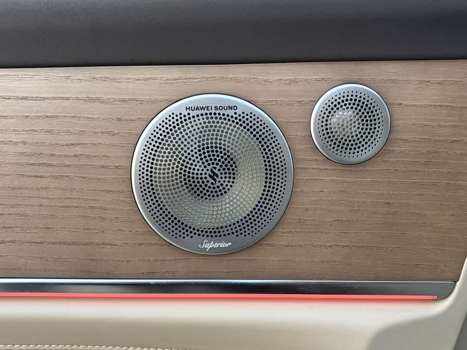 AITO Ask the world M9