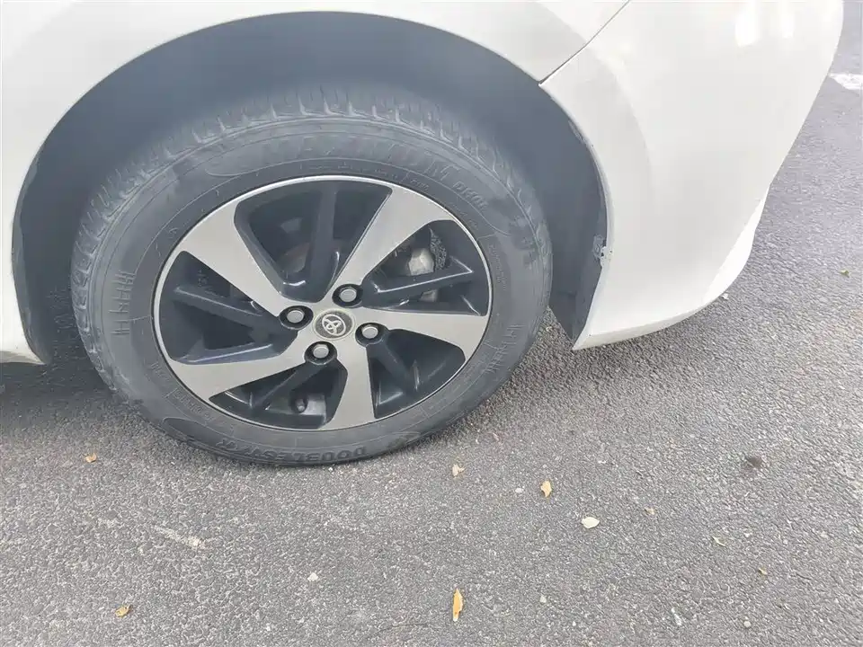 Toyota YARiS L to enjoy