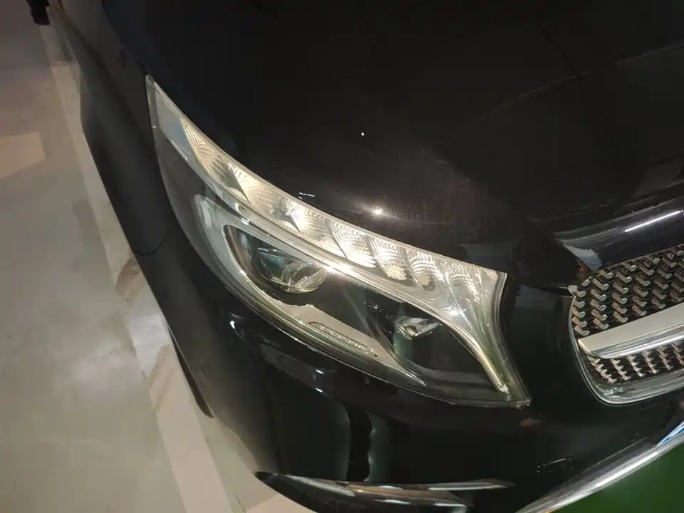 Mercedes-Benz V-class