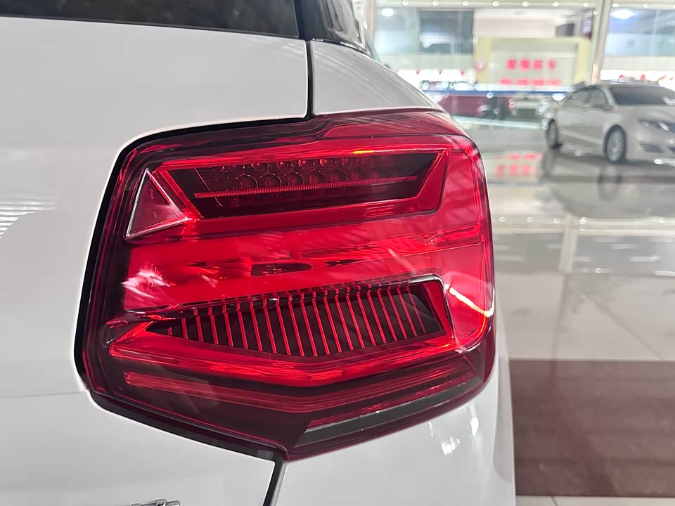Audi Q2L