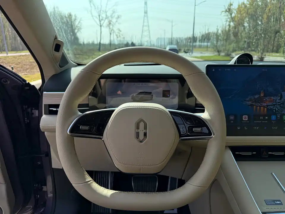 AITO Ask the world M5