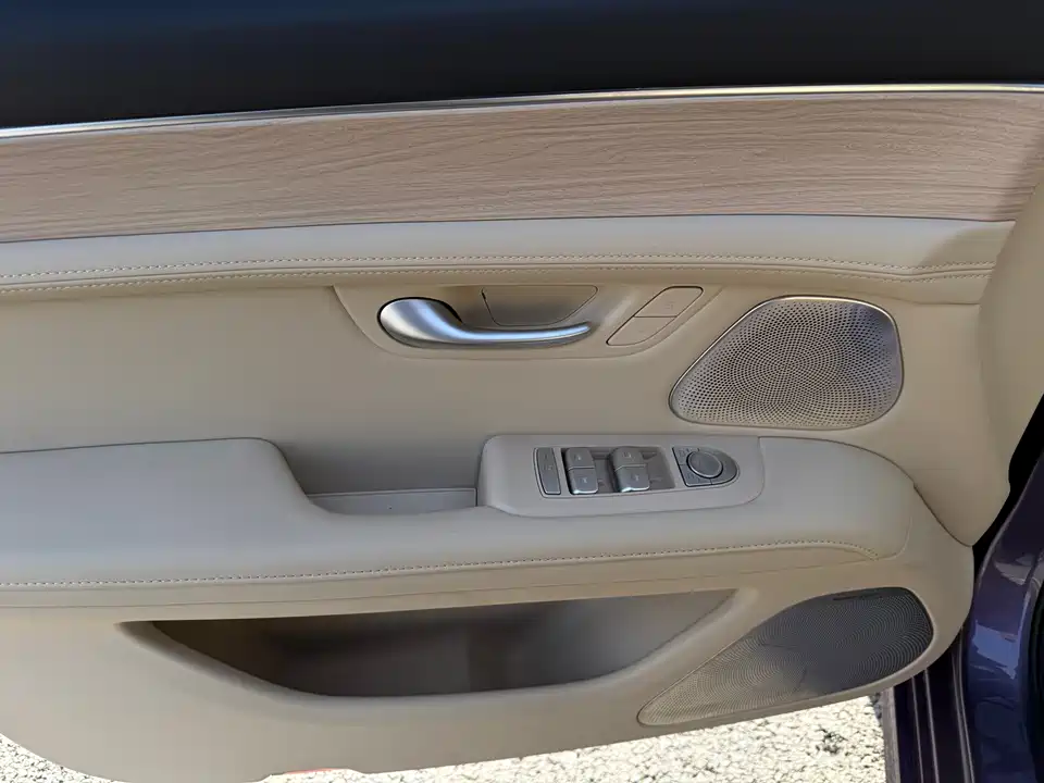 AITO Ask the world M5