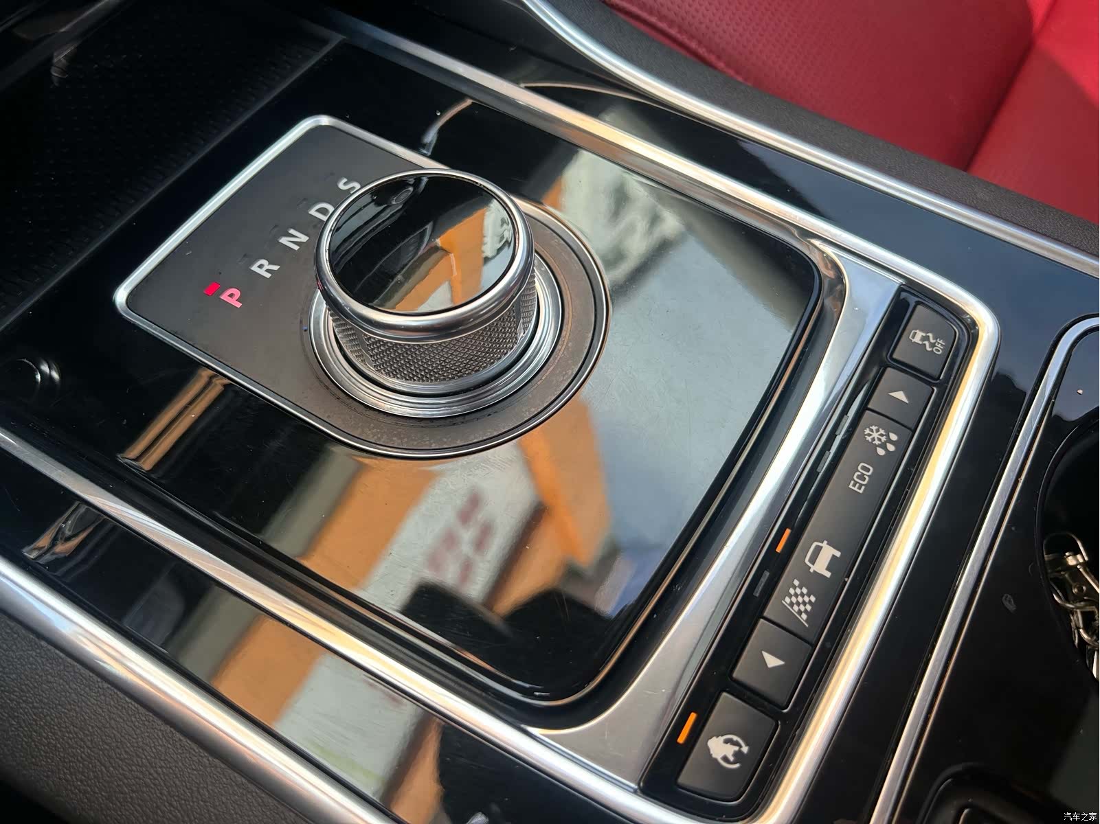 Jaguar XE, 2016 40