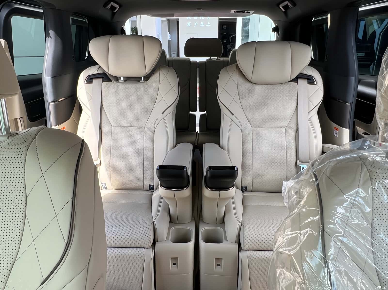 Toyota Alphard, 2024 все фото