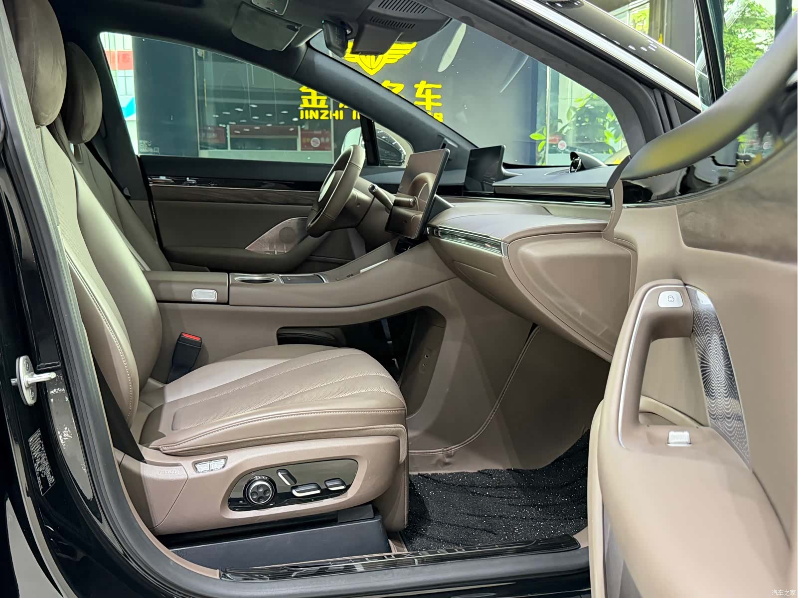 Luxeed R7, 2025 17