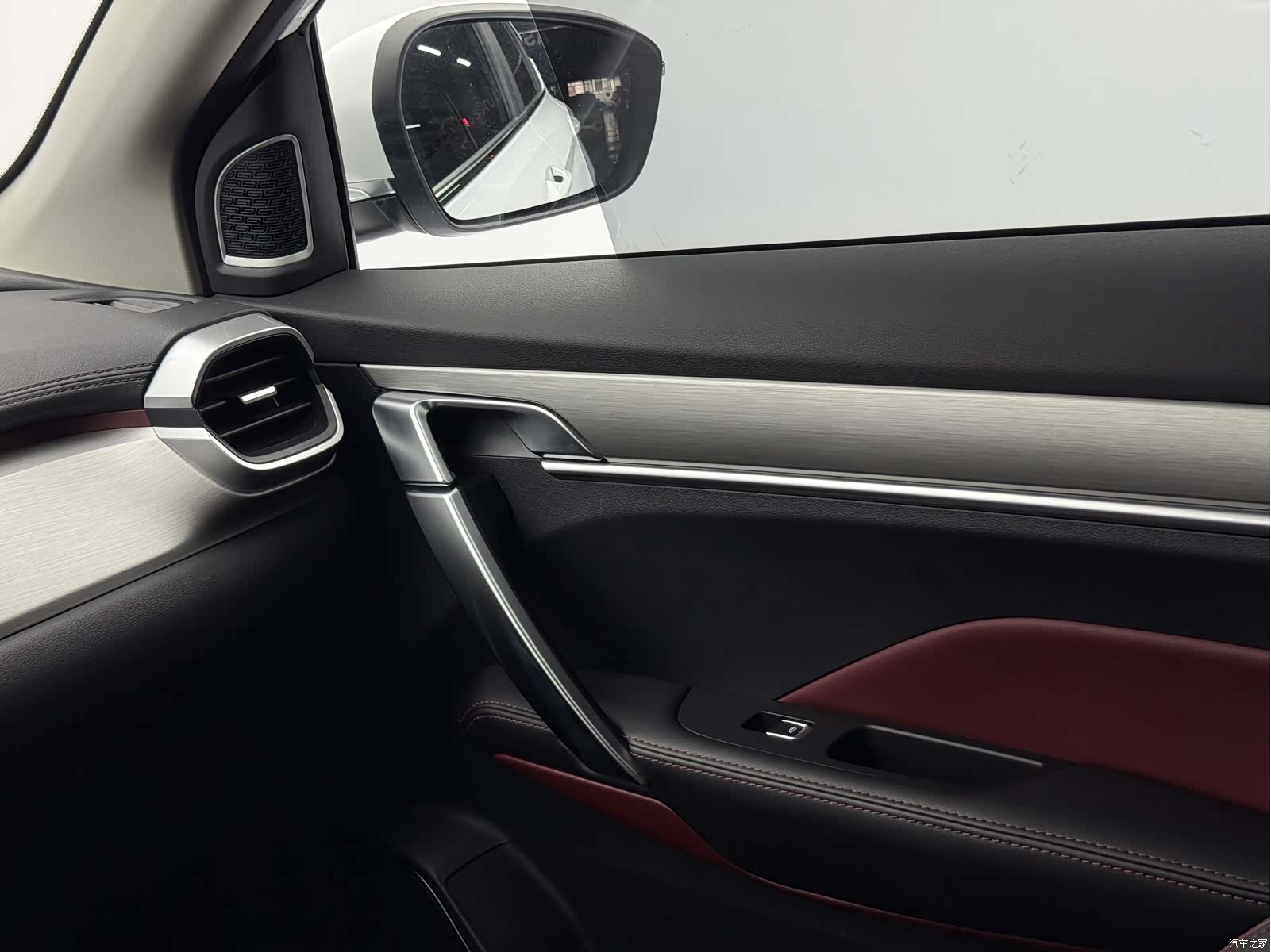 Geely Coolray, 2022 14