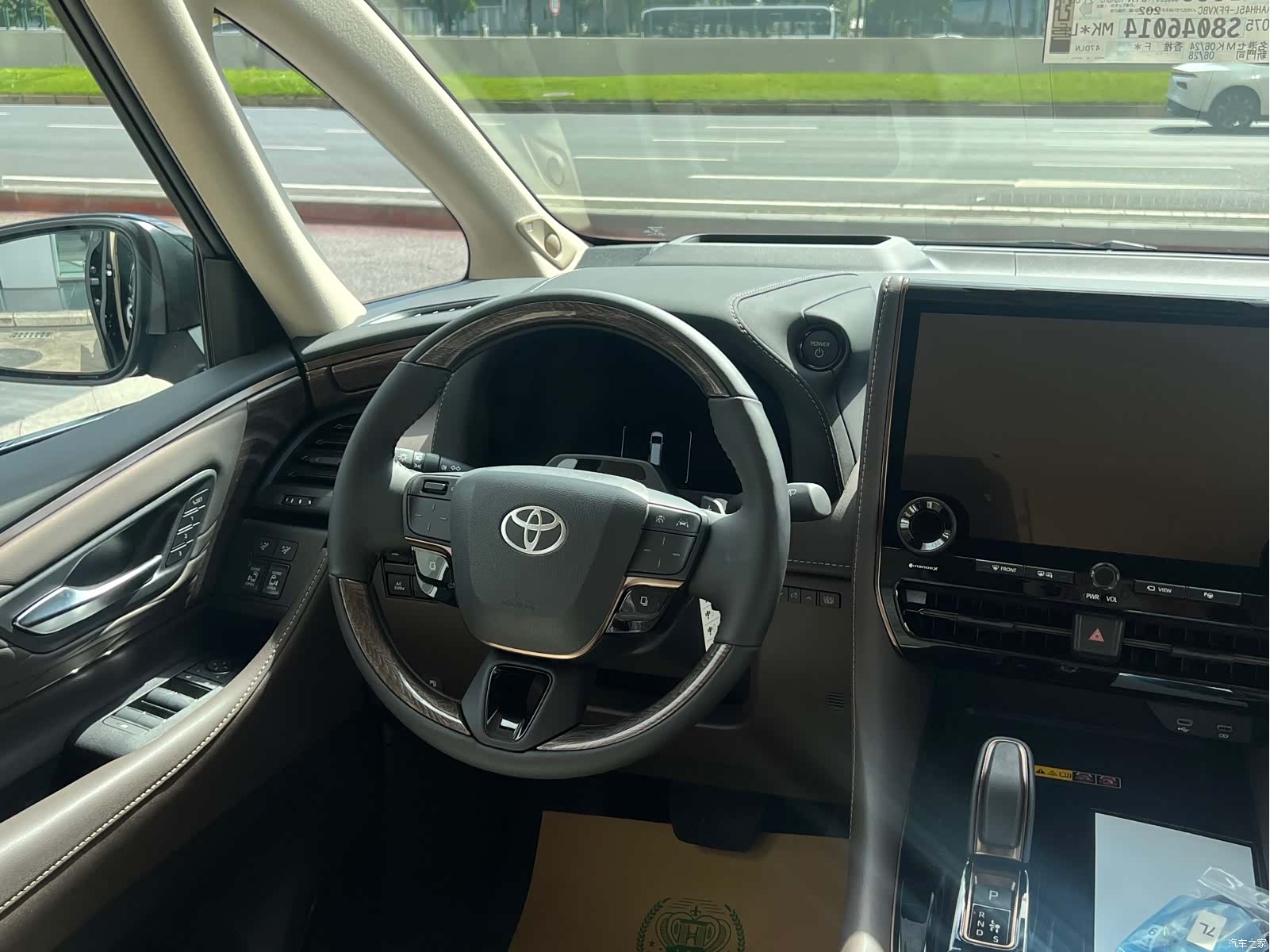 Toyota Alphard, 2024 7