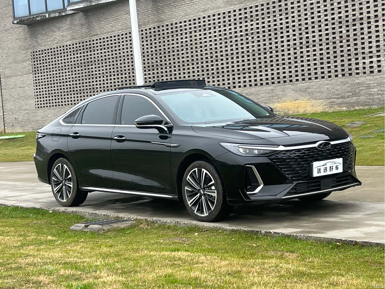Chery Arrizo 8, 2025 3