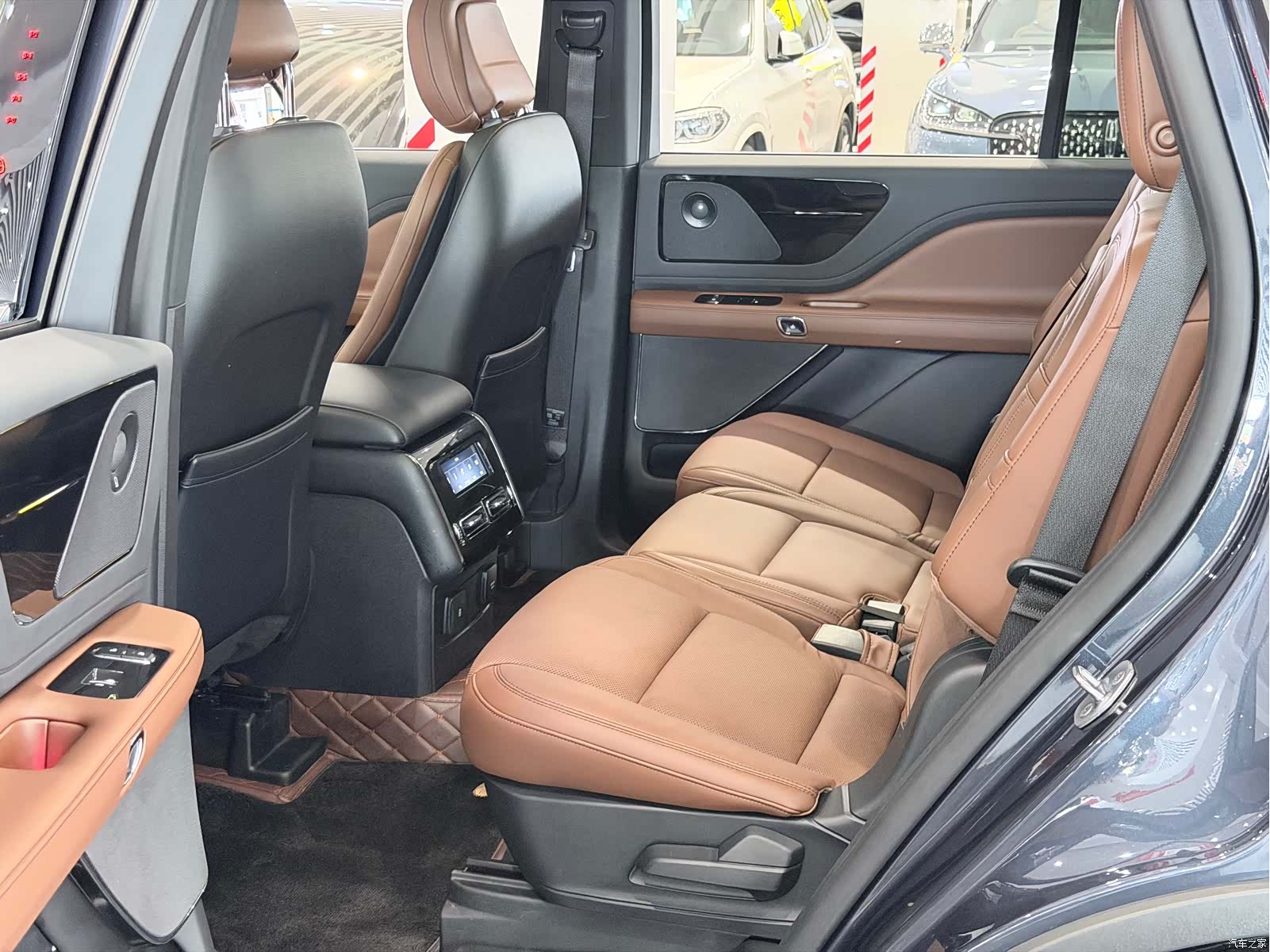 Lincoln Aviator, 2022 7