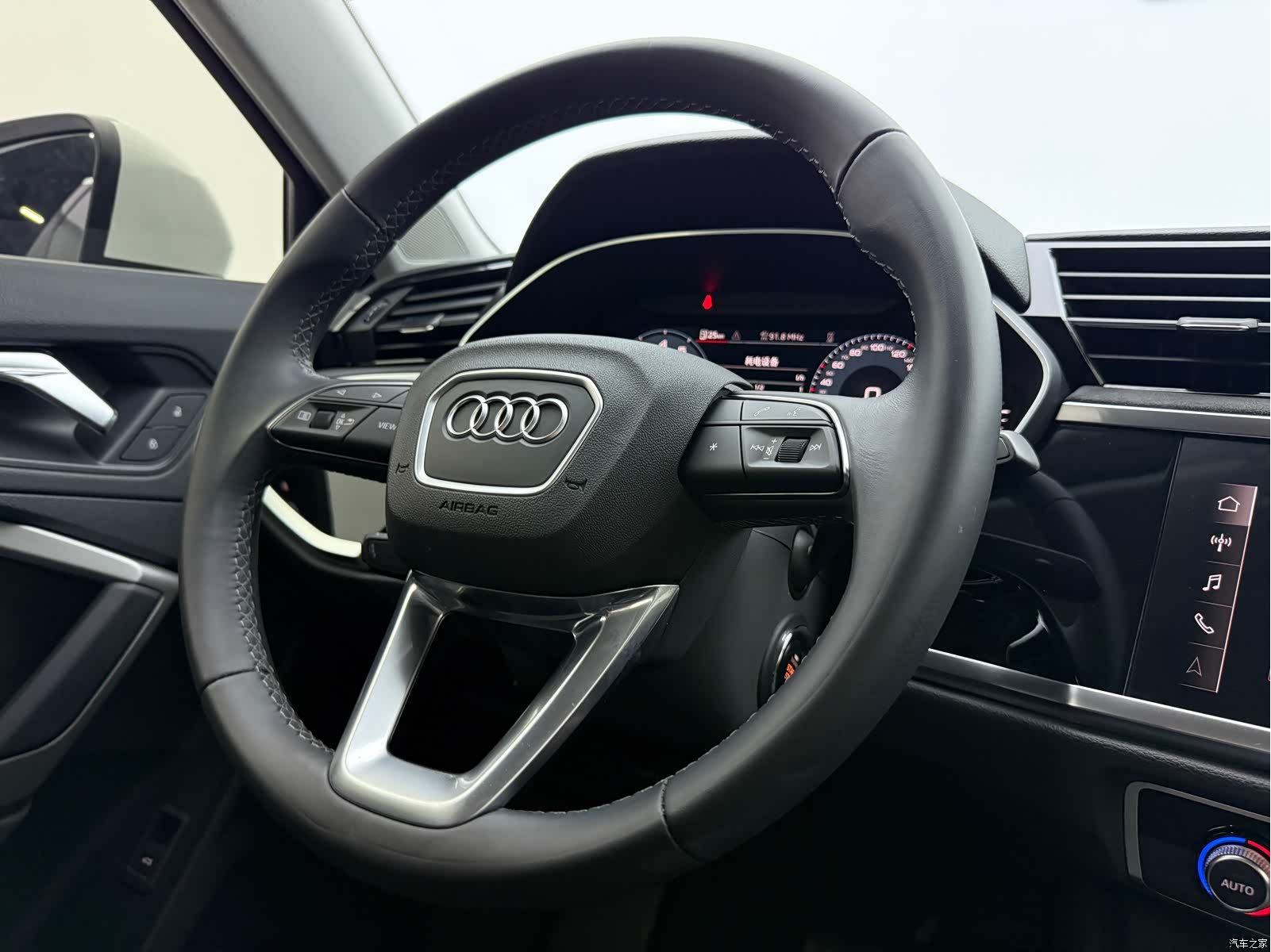 Audi Q3, 2023 12