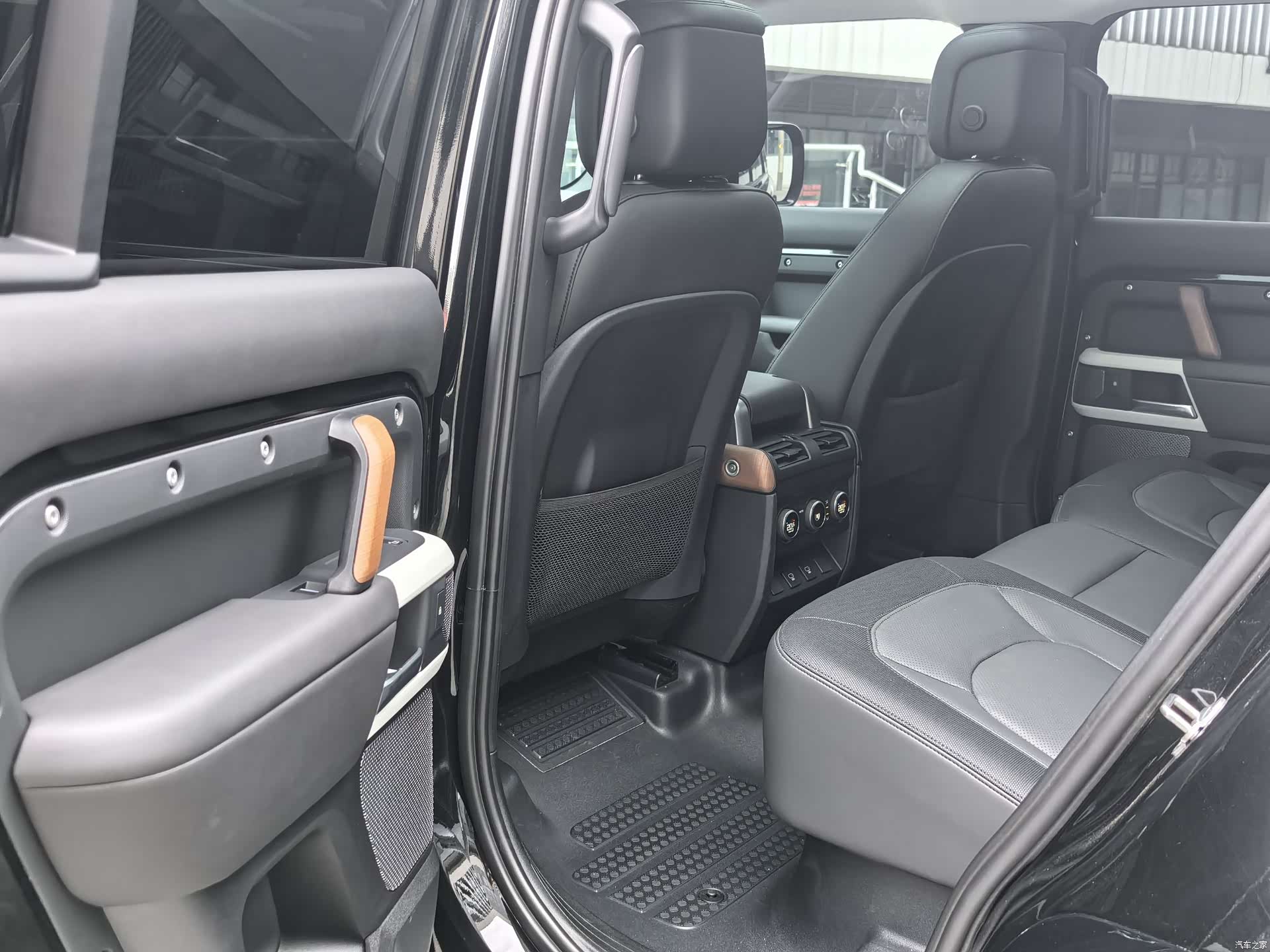 Land Rover Defender, 2022 7