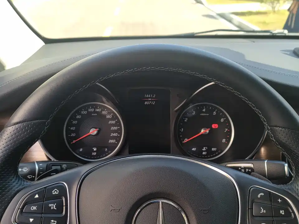 Mercedes-Benz V-class