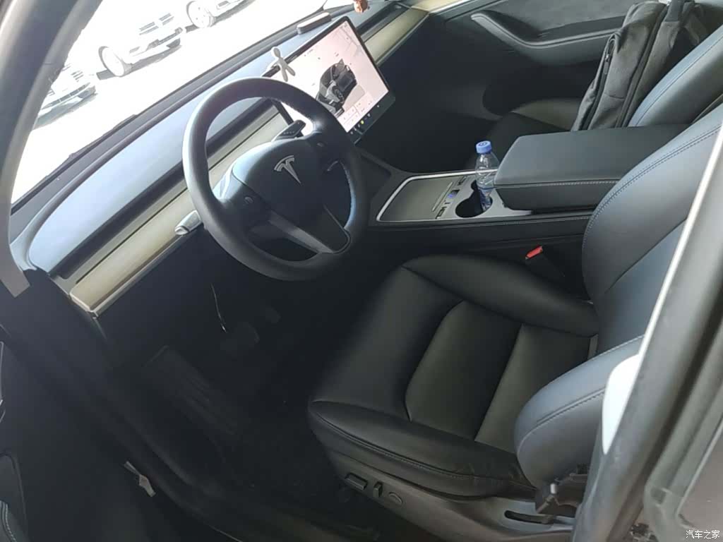 Tesla Model Y, 2023 11