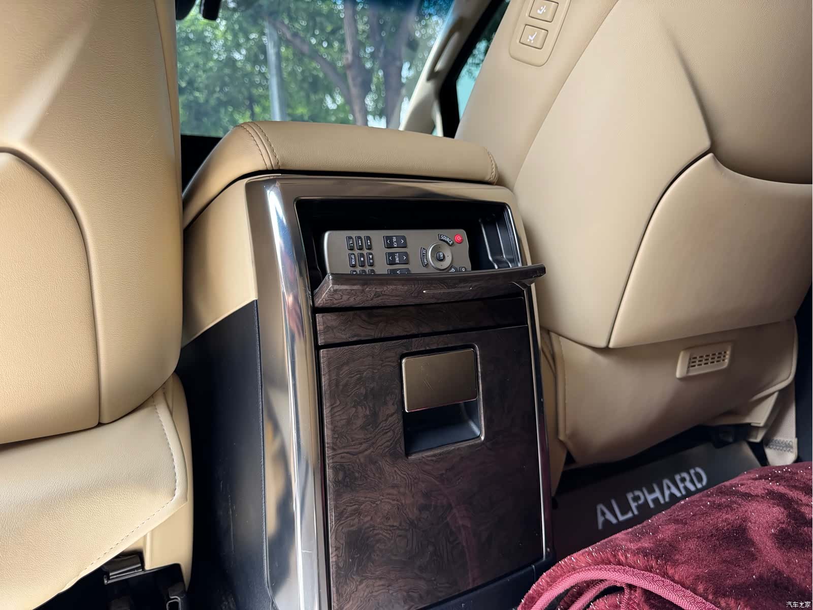 Toyota Alphard, 2021 13