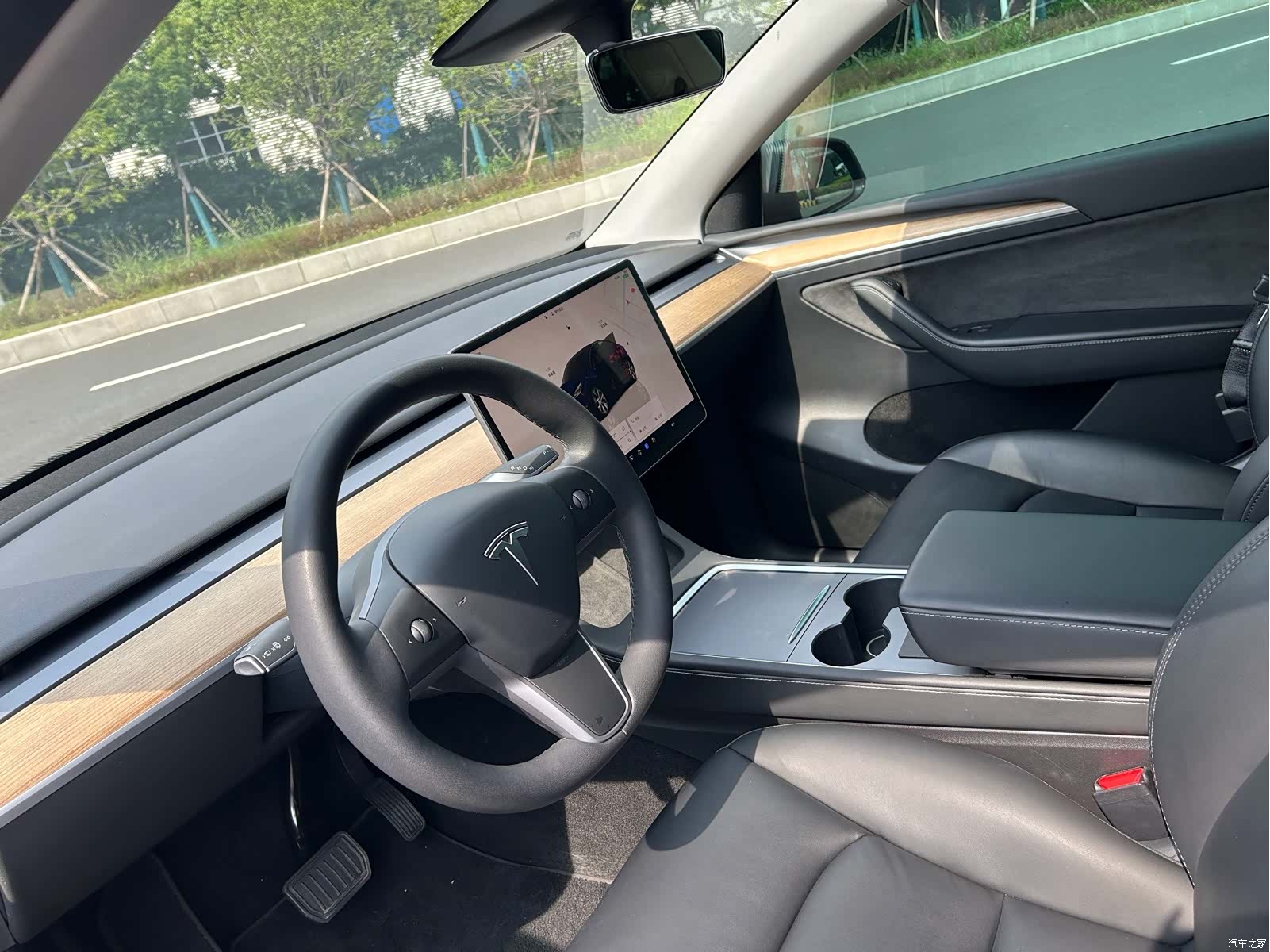 Tesla Model Y, 2022 3