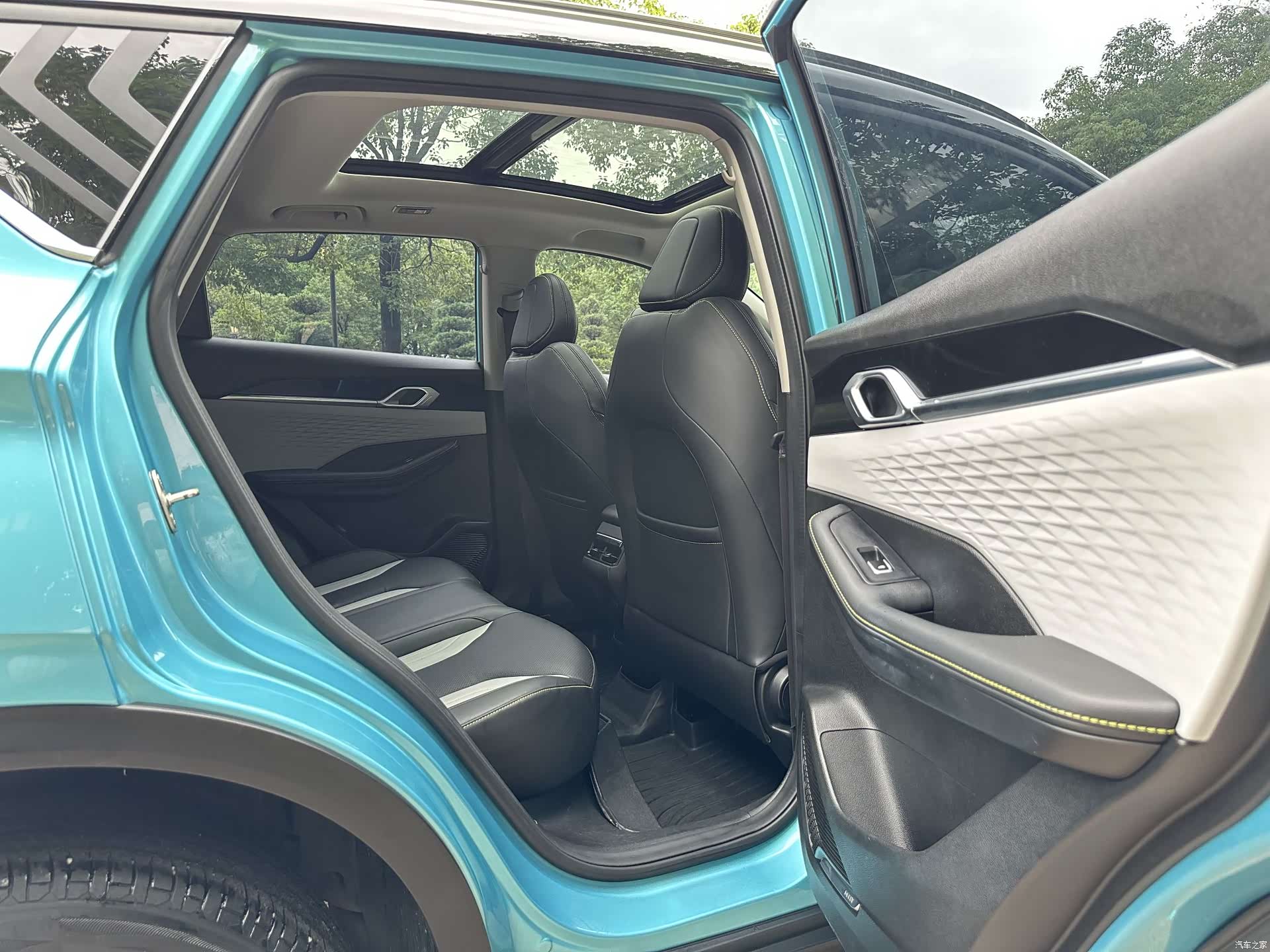 Geely Coolray, 2022 13