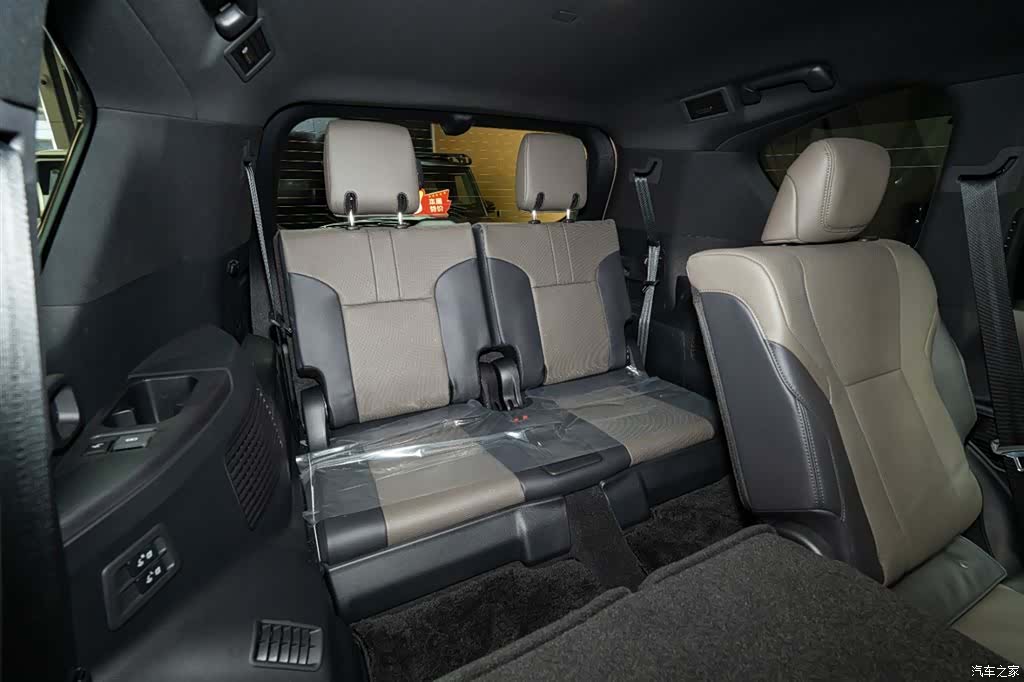 Lexus LX, 2025 10