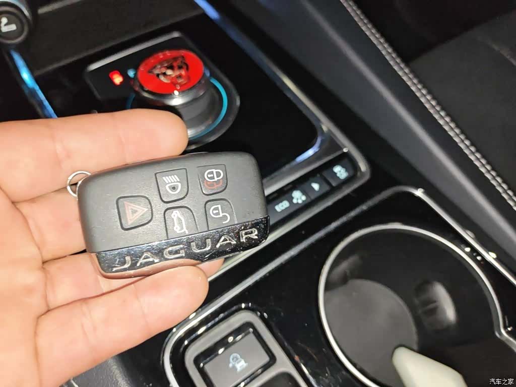 Jaguar F-PACE, 2017 12