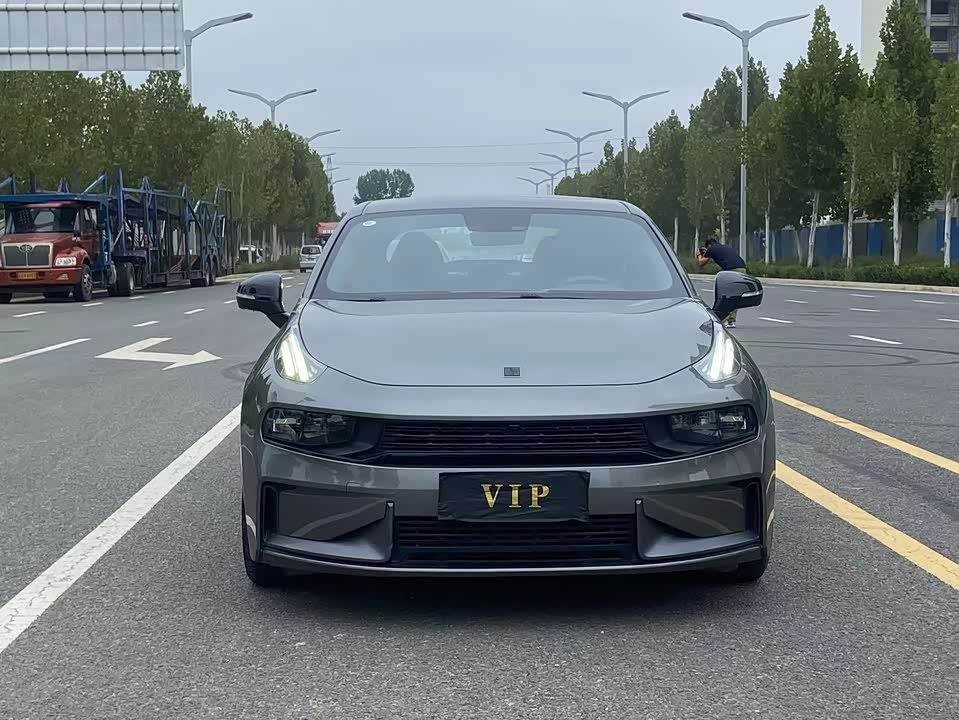 Lynk & Co 03