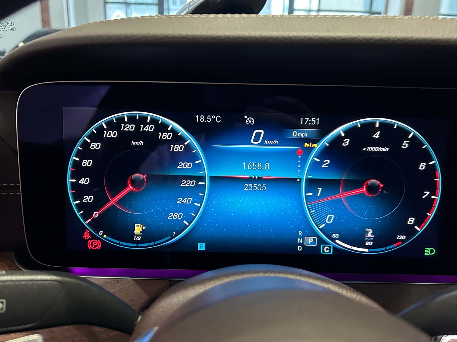 Mercedes-Benz E-Class, 2023 14