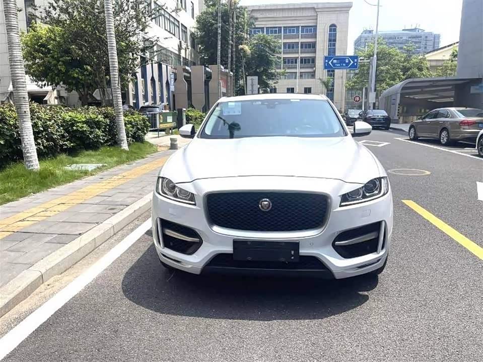 Jaguar F-PACE