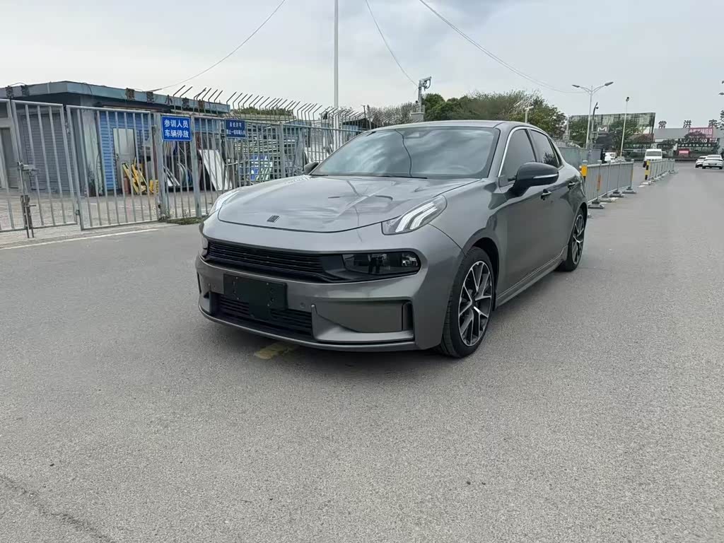 Lynk & Co 03
