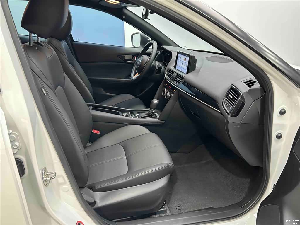 Mazda CX-4, 2023 13
