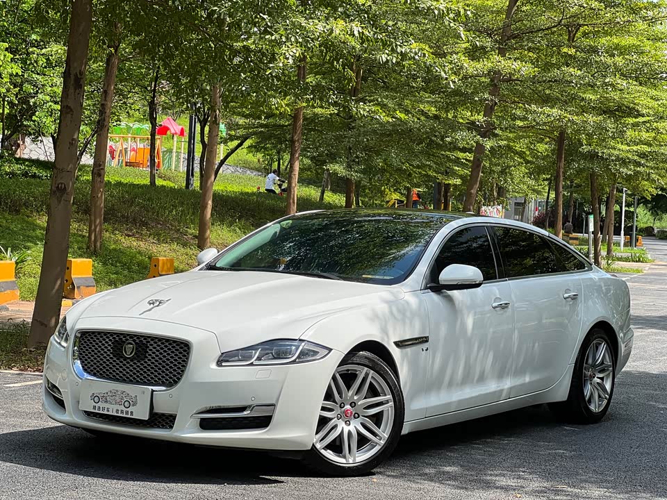 Jaguar XJ