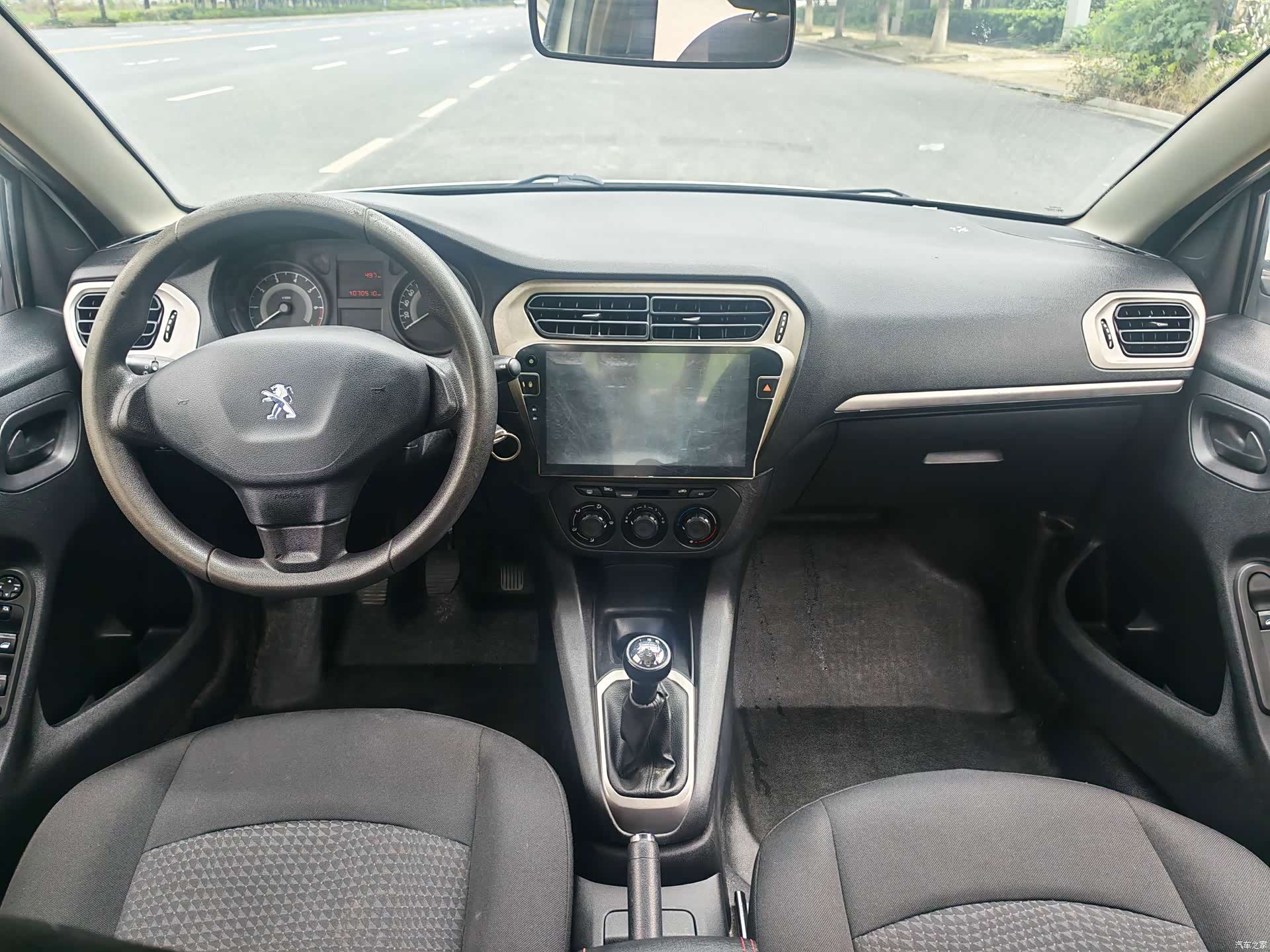 Peugeot 301, 2016 6