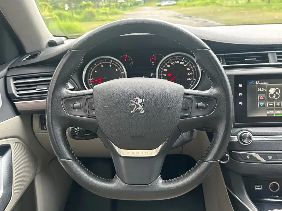Peugeot 408