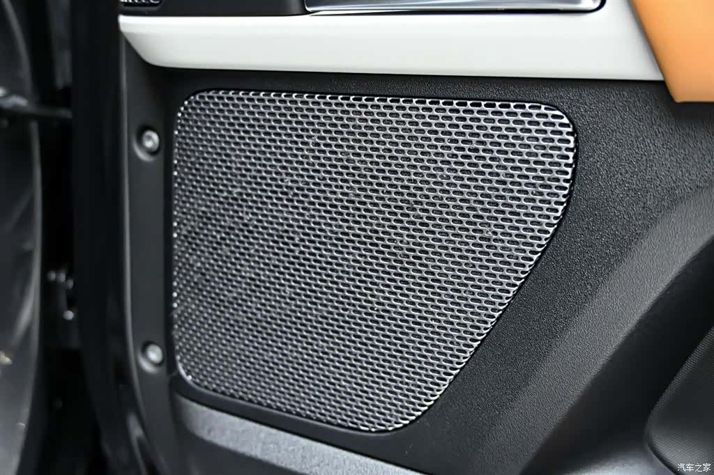 Land Rover Defender, 2024 27