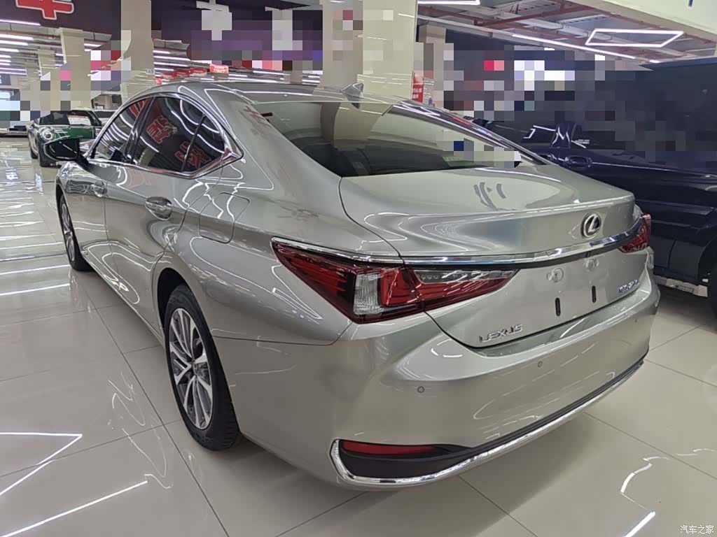 Lexus ES, 2023 все фото