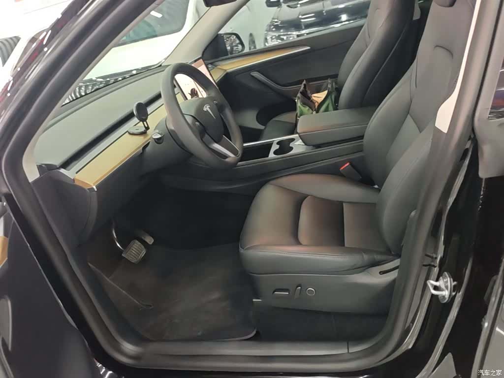 Tesla Model Y, 2023 15