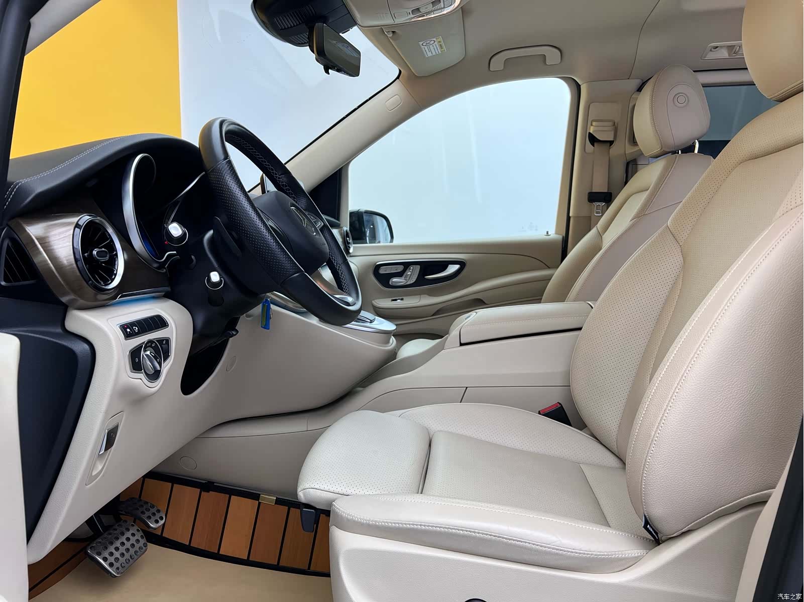 Mercedes-Benz V-Class, 2023 3