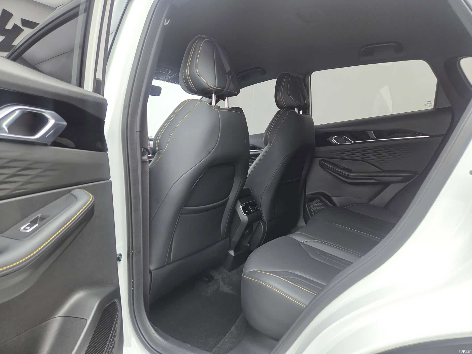 Geely Coolray, 2026 10