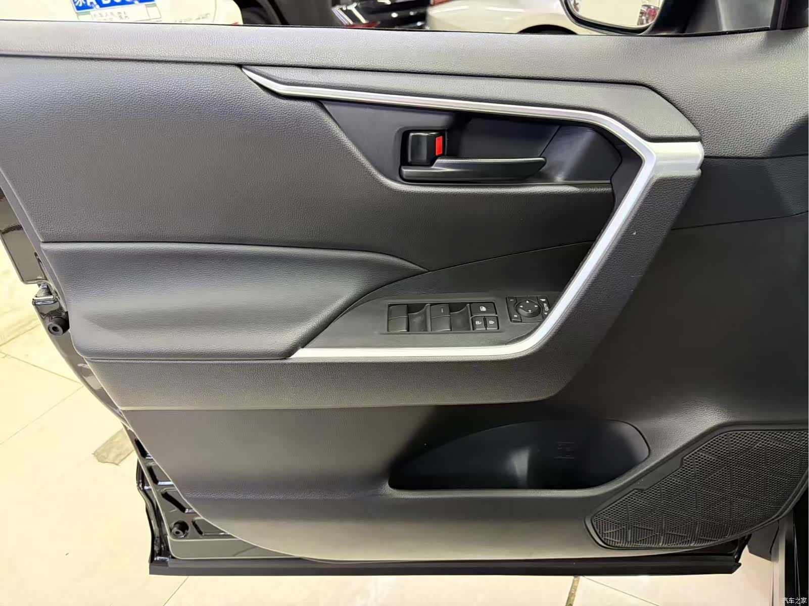 Toyota Wildlander, 2024 11