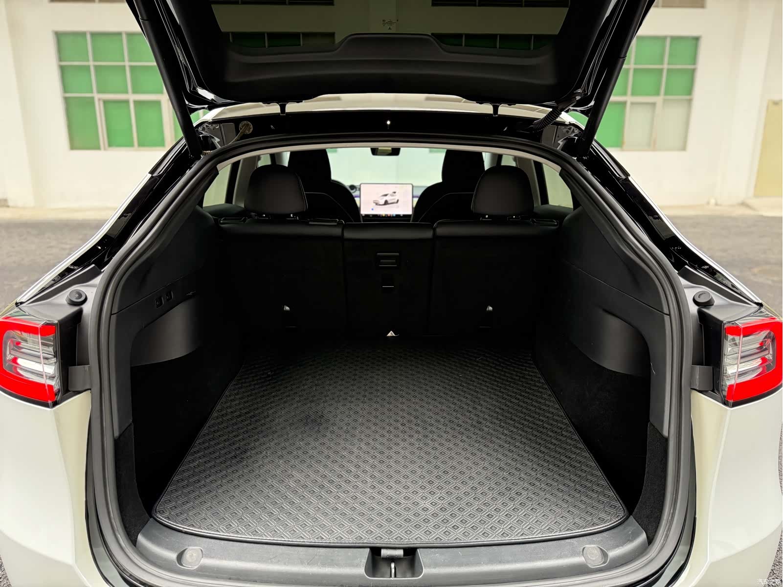 Tesla Model Y, 2022 21