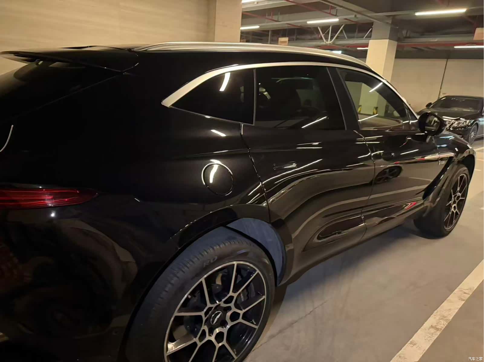 Aston Martin DBX, 2021 9