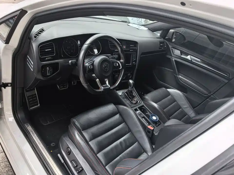 Volkswagen Golf GTI
