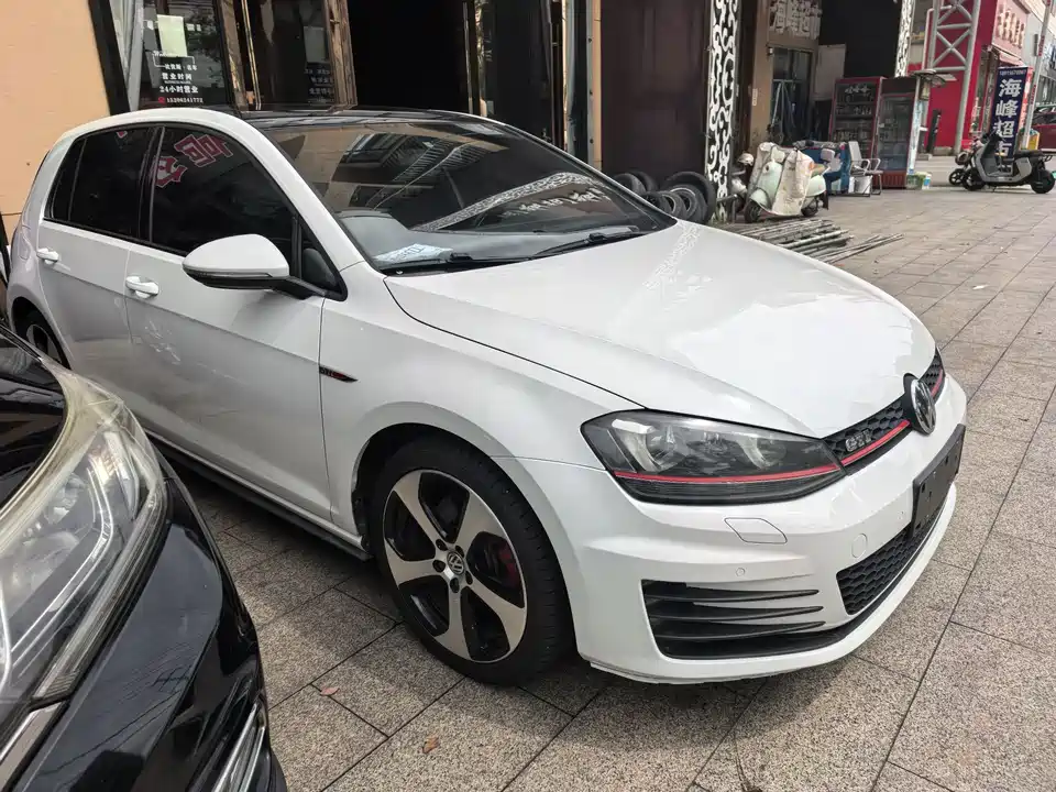 Volkswagen Golf GTI