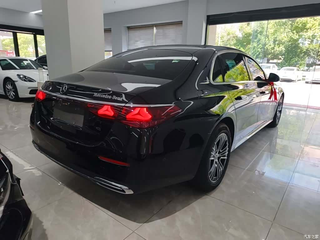Mercedes-Benz E-Class, 2024 7