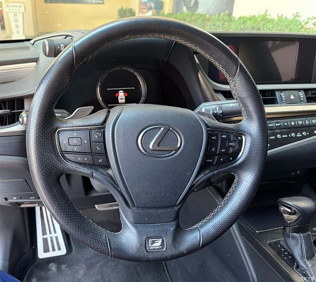 Lexus ES, 2019 7
