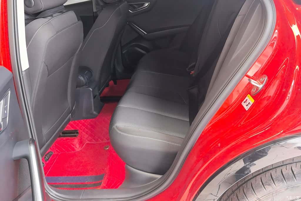 Audi Q2L, 2020 11